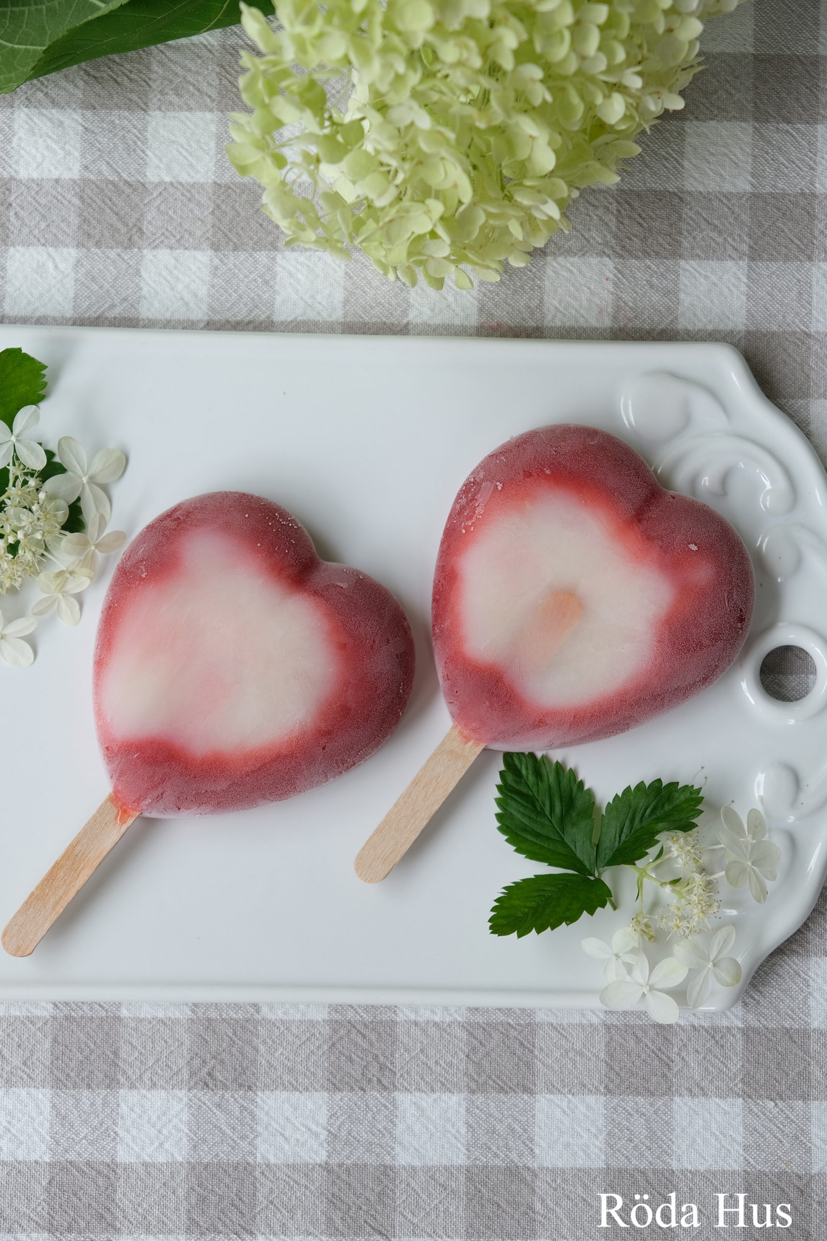 Erdbeer-Buttermilch Eis – Röda Hus